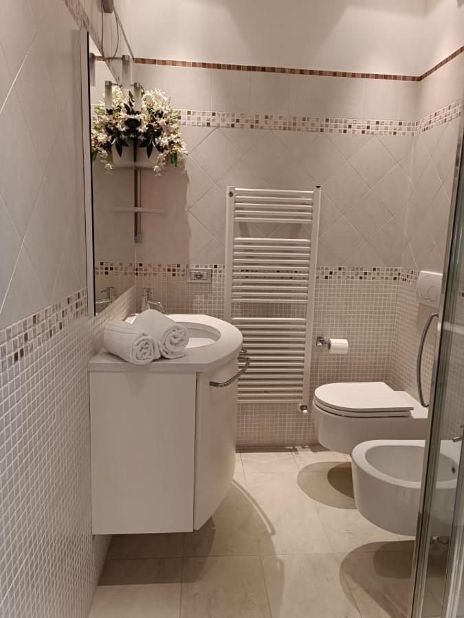 Patty Zu - Lakeside Apartment Riva di Solto Luaran gambar