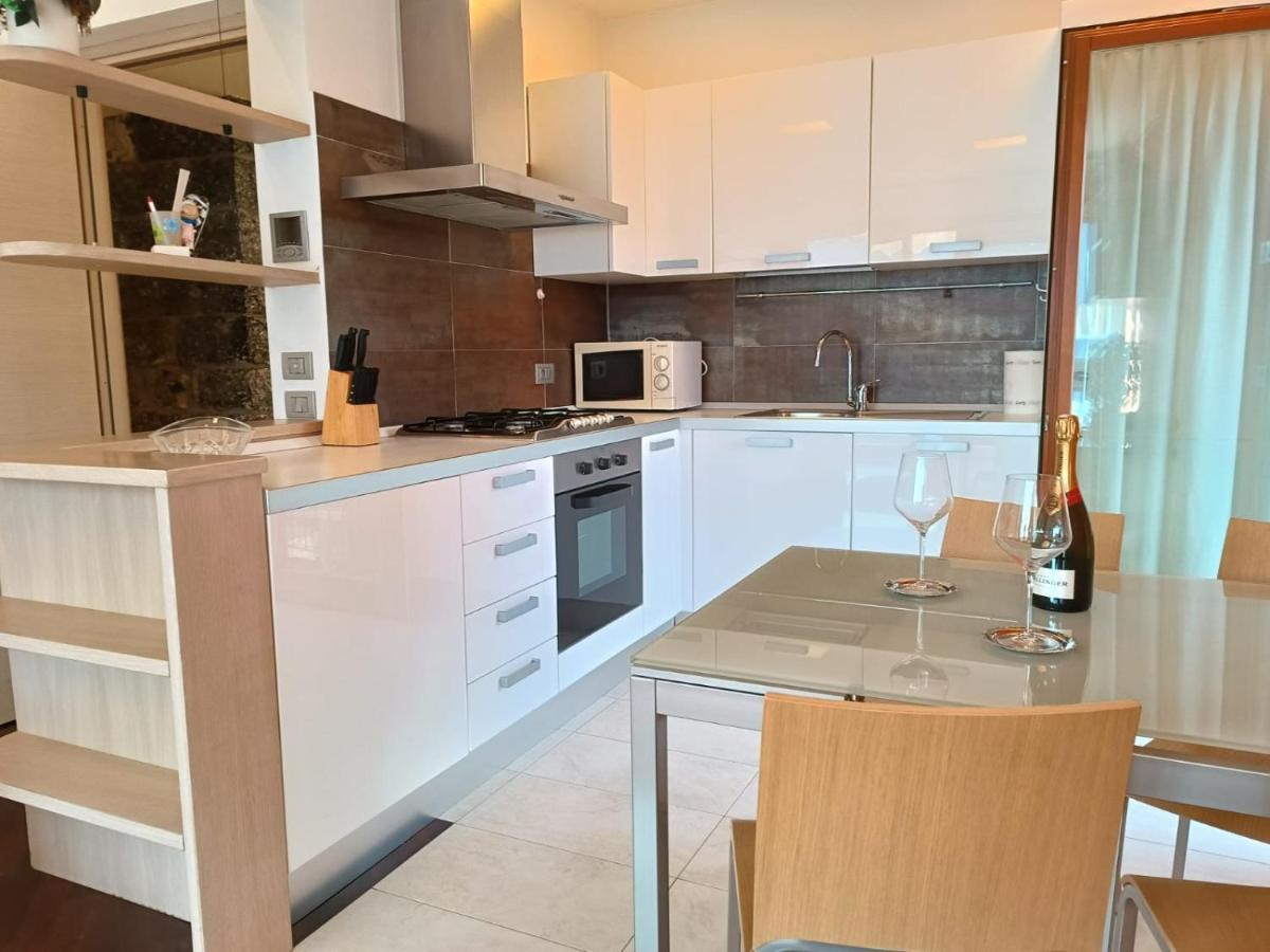 Patty Zu - Lakeside Apartment Riva di Solto Luaran gambar