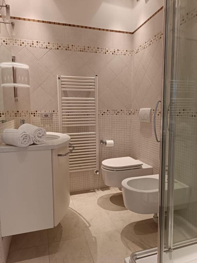 Patty Zu - Lakeside Apartment Riva di Solto Luaran gambar