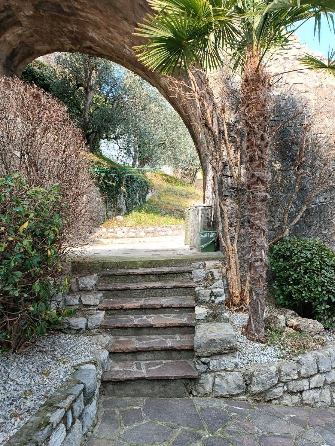 Patty Zu - Lakeside Apartment Riva di Solto Luaran gambar