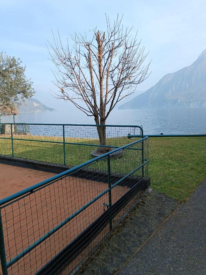 Patty Zu - Lakeside Apartment Riva di Solto Luaran gambar